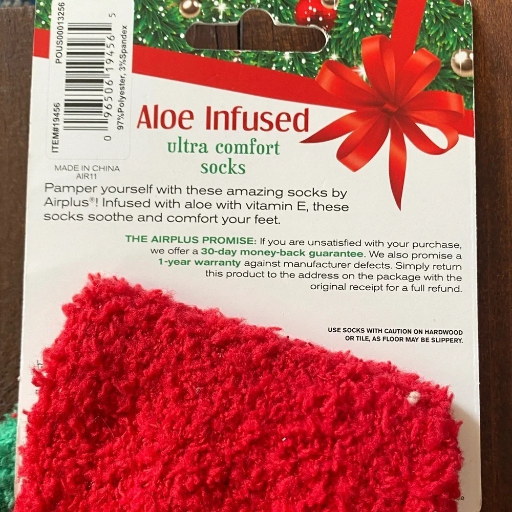 Women's Airplus Aloe Infused Socks Red Christmas Ornament Fuzzy Winter Warm NEW